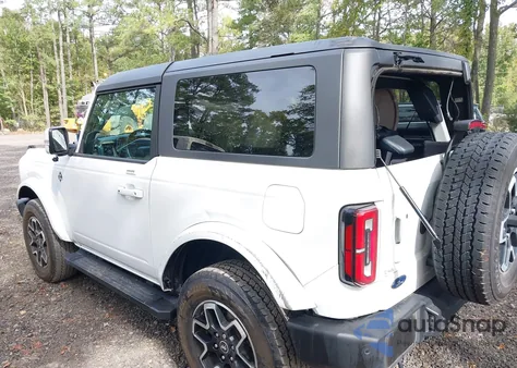 2023 Ford Bronco Outer Banks z USA, uszkodzony, nr VIN 1FMDE5AP1PLA95197